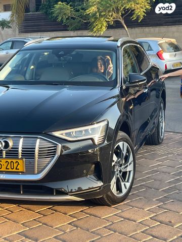 מודעת רכב אאודי E-tron