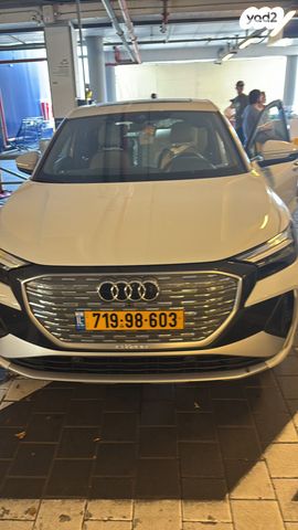 מודעת רכב אאודי Q4 e-tron