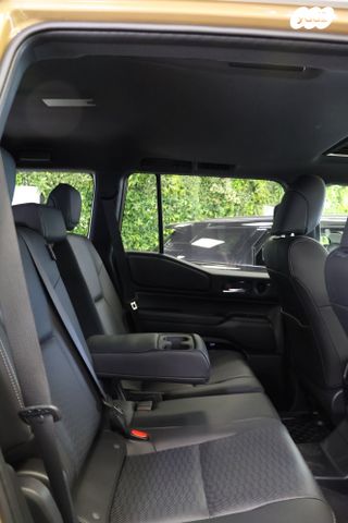 טויוטה לנד קרוזר