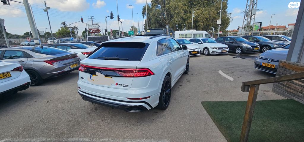 אאודי Q8