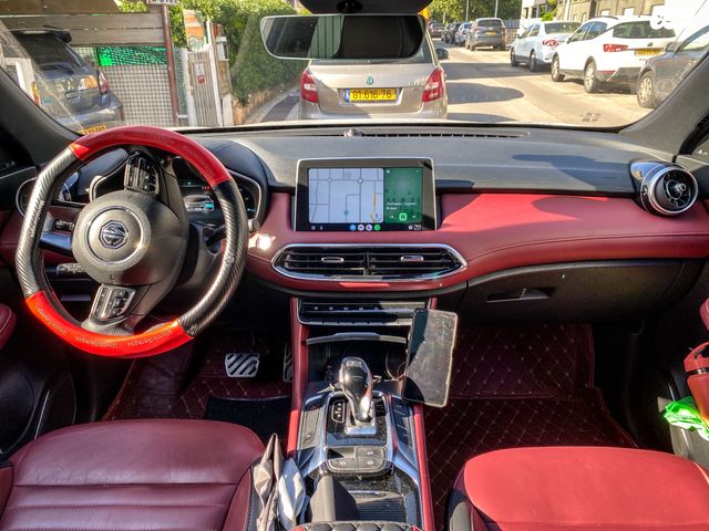 מודעת רכב אם ג'י EHS PHEV