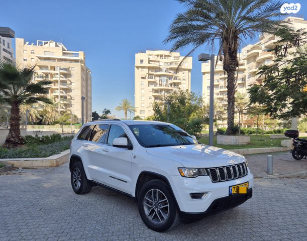 מודעת רכב ג'יפ גרנד צ'ירוקי