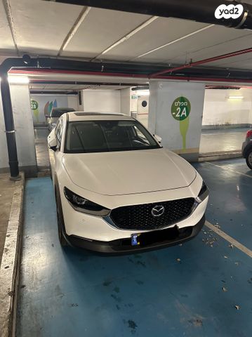 מודעת רכב מאזדה CX-30