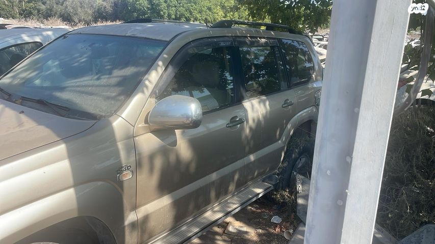 טויוטה לנד קרוזר