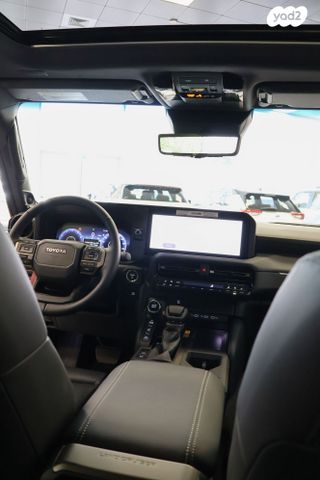 טויוטה לנד קרוזר