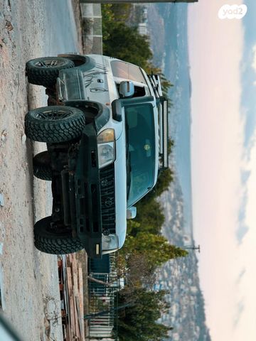 טויוטה לנד קרוזר