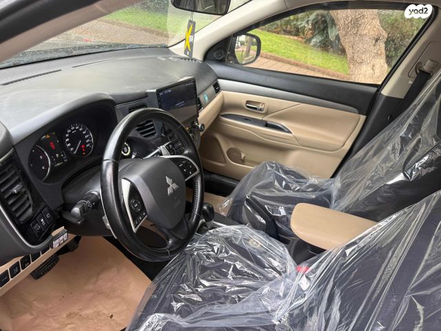 מיצובישי אאוטלנדר