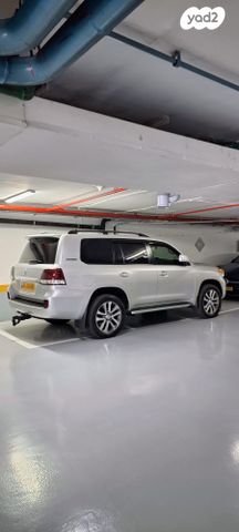 טויוטה לנד קרוזר