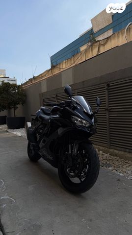 מודעת רכב קאוואסאקי ZX4R