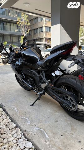 קאוואסאקי ZX4R