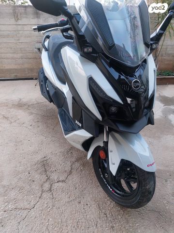 סאן יאנג קרוזים 300