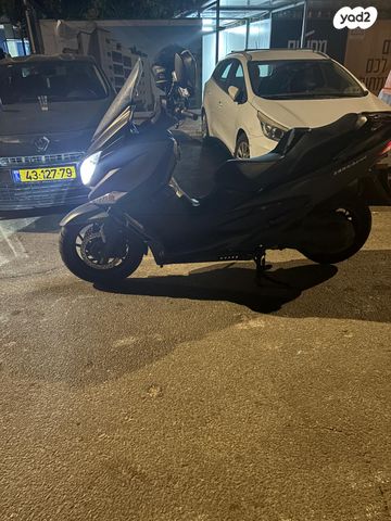 סוזוקי בורגמן 400