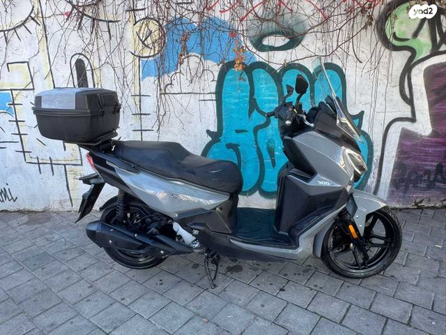 מודעת רכב סאן יאנג ג'וירייד 300 16