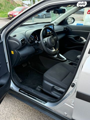 טויוטה יאריס קרוס