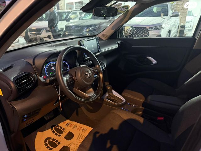 טויוטה יאריס קרוס