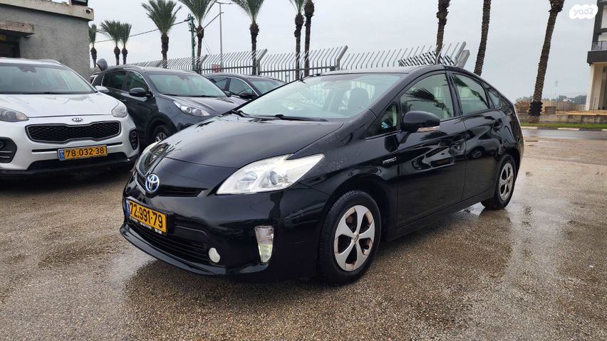 טויוטה פריוס