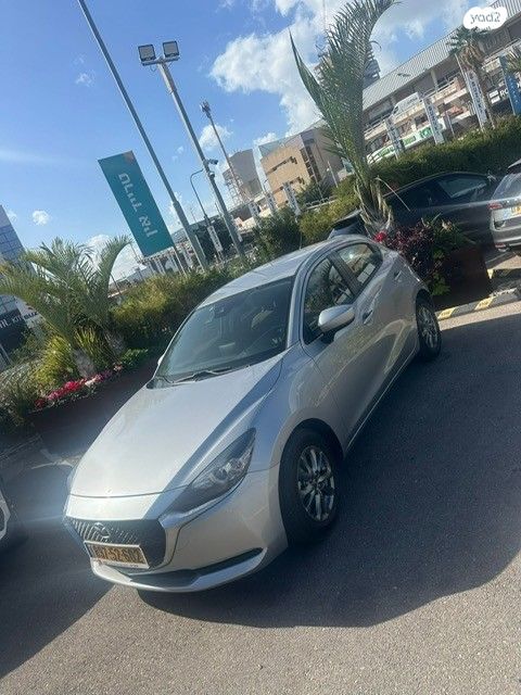 מודעת רכב מאזדה 2