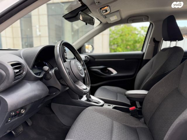 טויוטה יאריס קרוס