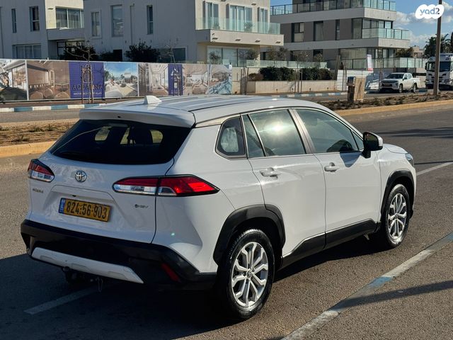 מודעת רכב טויוטה קורולה קרוס