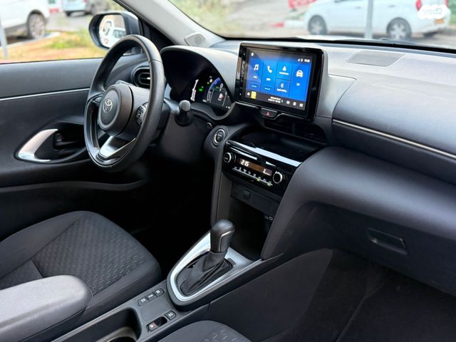 טויוטה יאריס קרוס