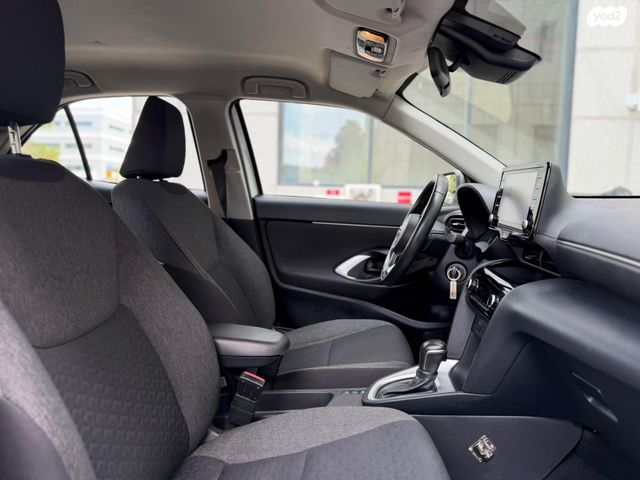 טויוטה יאריס קרוס