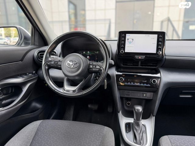 טויוטה יאריס קרוס