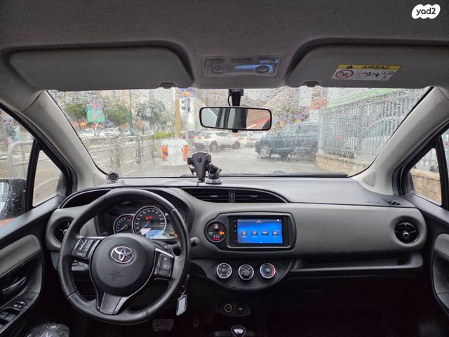 טויוטה יאריס