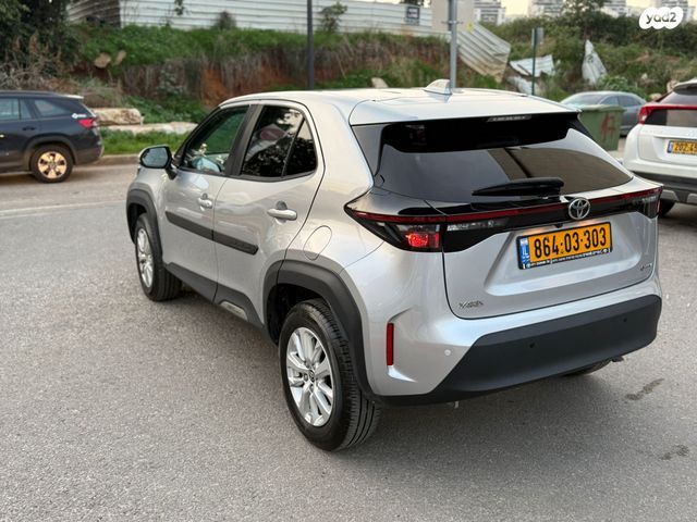 טויוטה יאריס קרוס