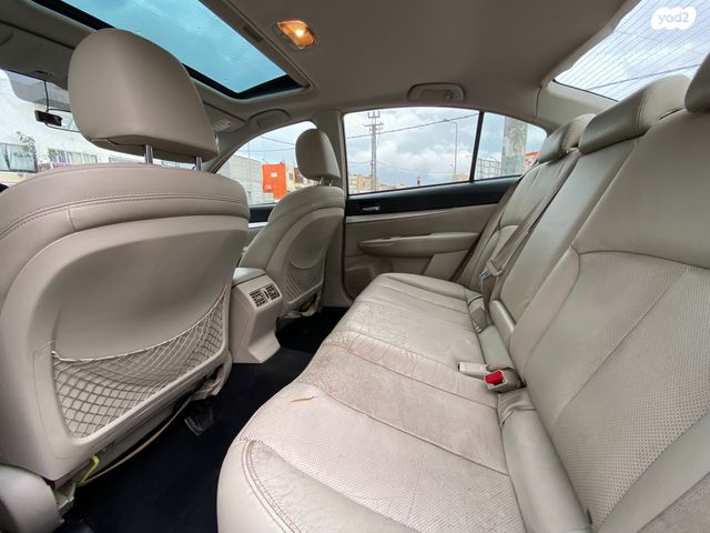 סובארו B4/לגאסי