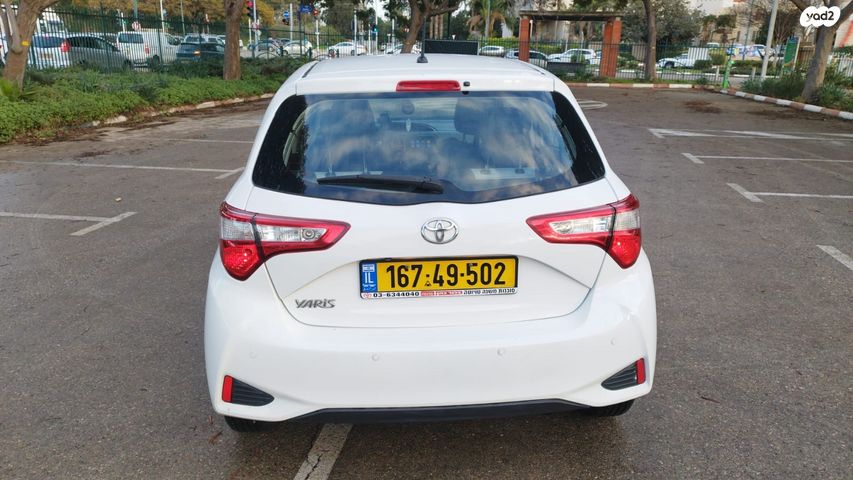 טויוטה יאריס