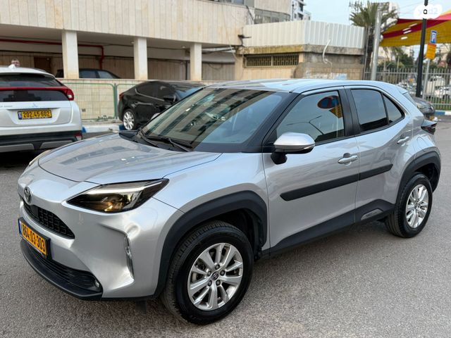 טויוטה יאריס קרוס