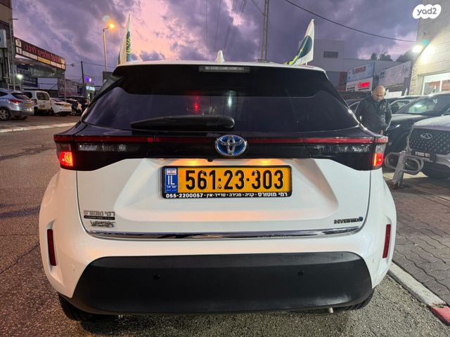 טויוטה יאריס קרוס