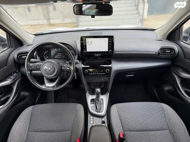 טויוטה יאריס קרוס