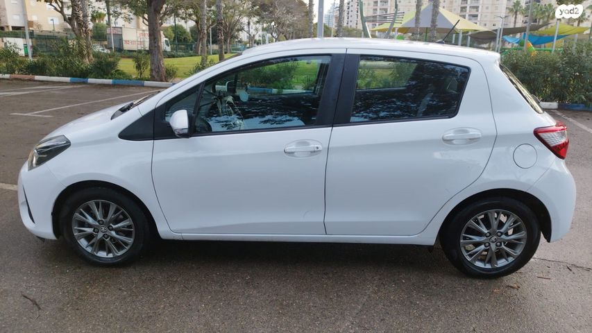 טויוטה יאריס