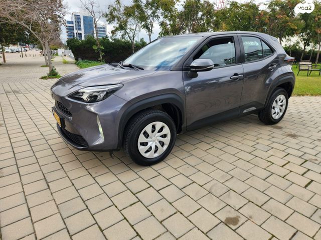 מודעת רכב טויוטה יאריס קרוס