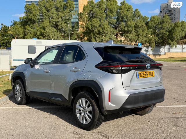 טויוטה יאריס קרוס