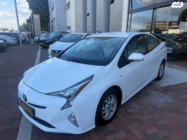 טויוטה פריוס