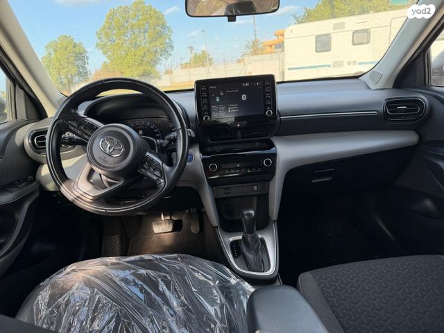 טויוטה יאריס קרוס