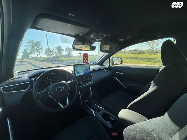 טויוטה קורולה קרוס