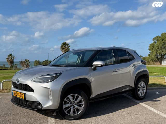 טויוטה יאריס קרוס