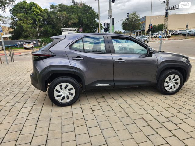 טויוטה יאריס קרוס