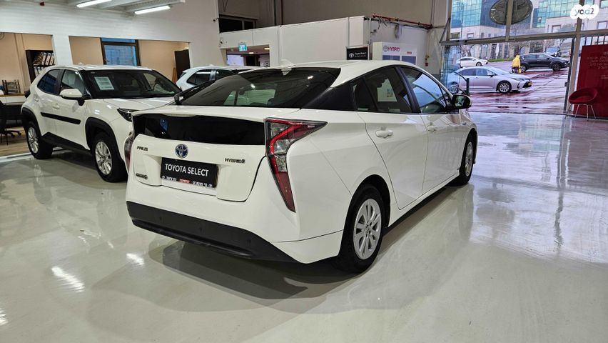 טויוטה פריוס