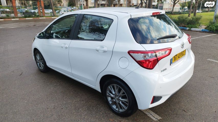 טויוטה יאריס