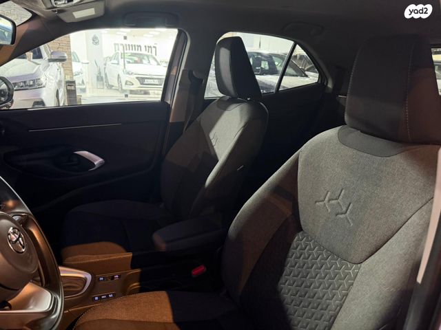 טויוטה יאריס קרוס