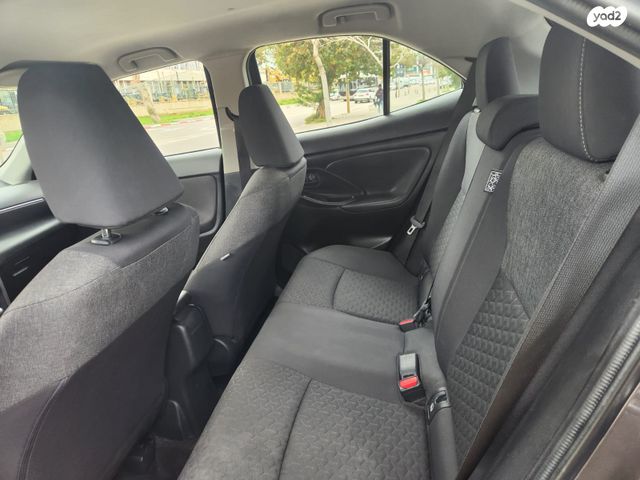 טויוטה יאריס קרוס