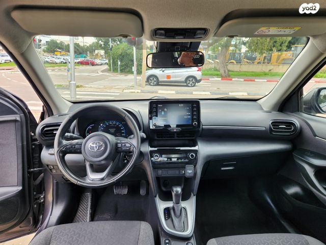 טויוטה יאריס קרוס