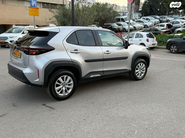 טויוטה יאריס קרוס