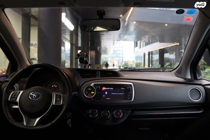 טויוטה יאריס