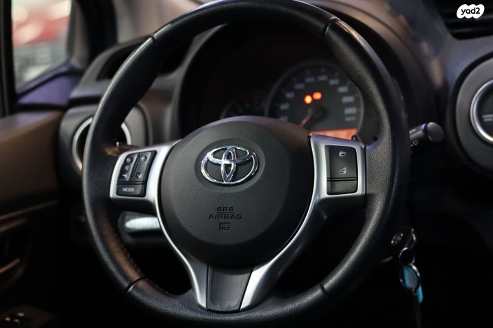 טויוטה יאריס