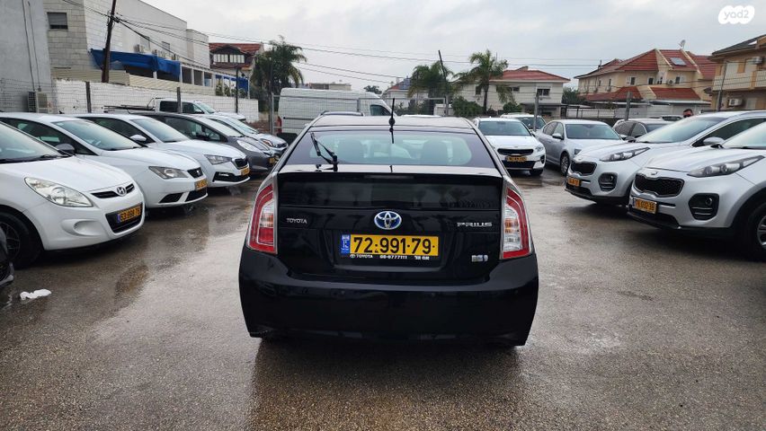 טויוטה פריוס